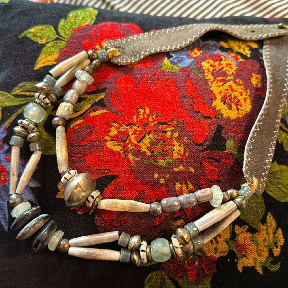 Twine & Twig Gray metal 2 layer necklace.